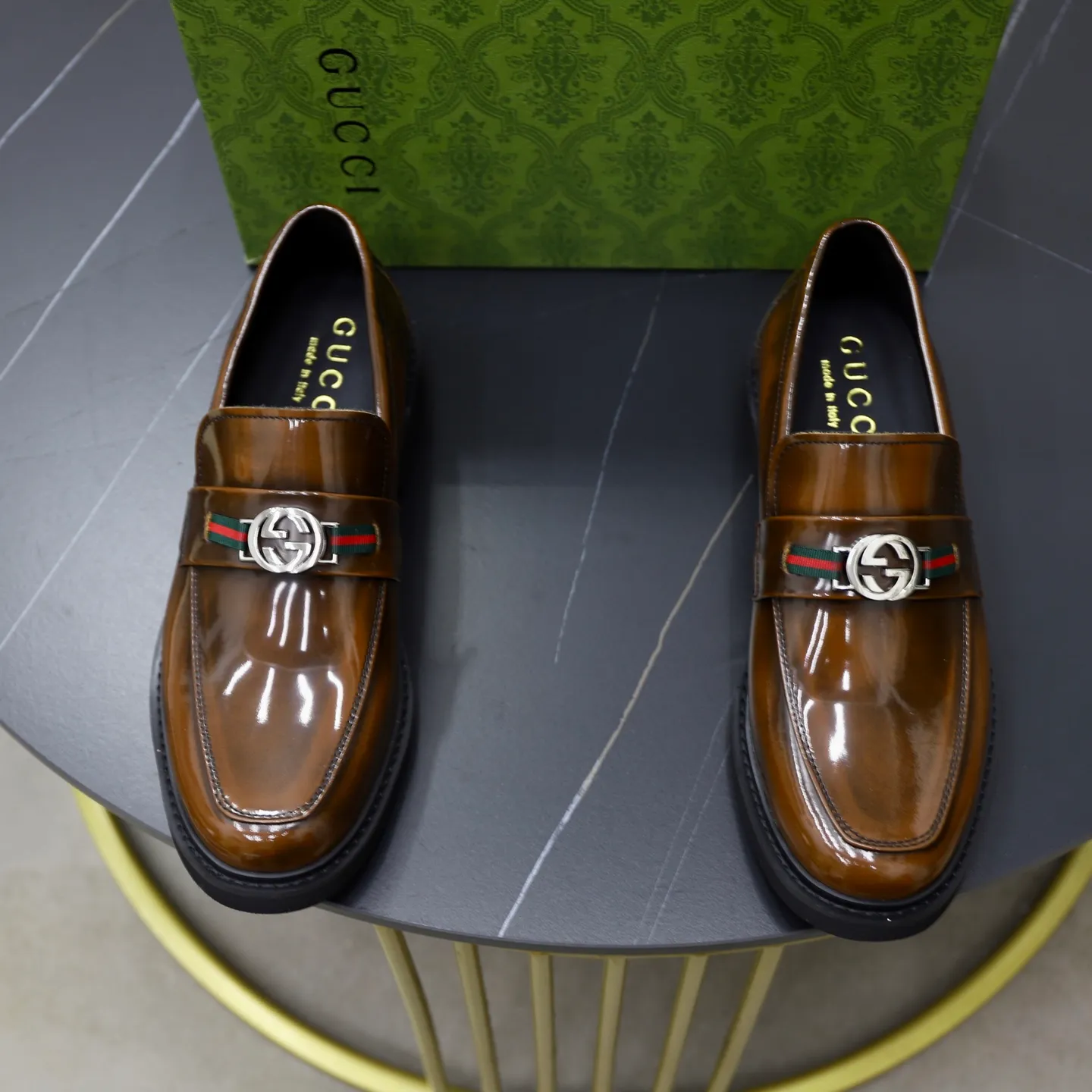 Ex-factory price: 540💰🙅‍♂️🙅‍♂️🙅‍♂️ Brand: GUCCI Standard code: Men's code 38-44 (45 can be customized) Grade: Same style as the official website Original order quality Material: Original cowhide surface Comfortable cowhide lining Original outsole Style category: Men's fashionable casual leather shoes Distinguished big-name luxury elements Top luxury Color: actual picture color